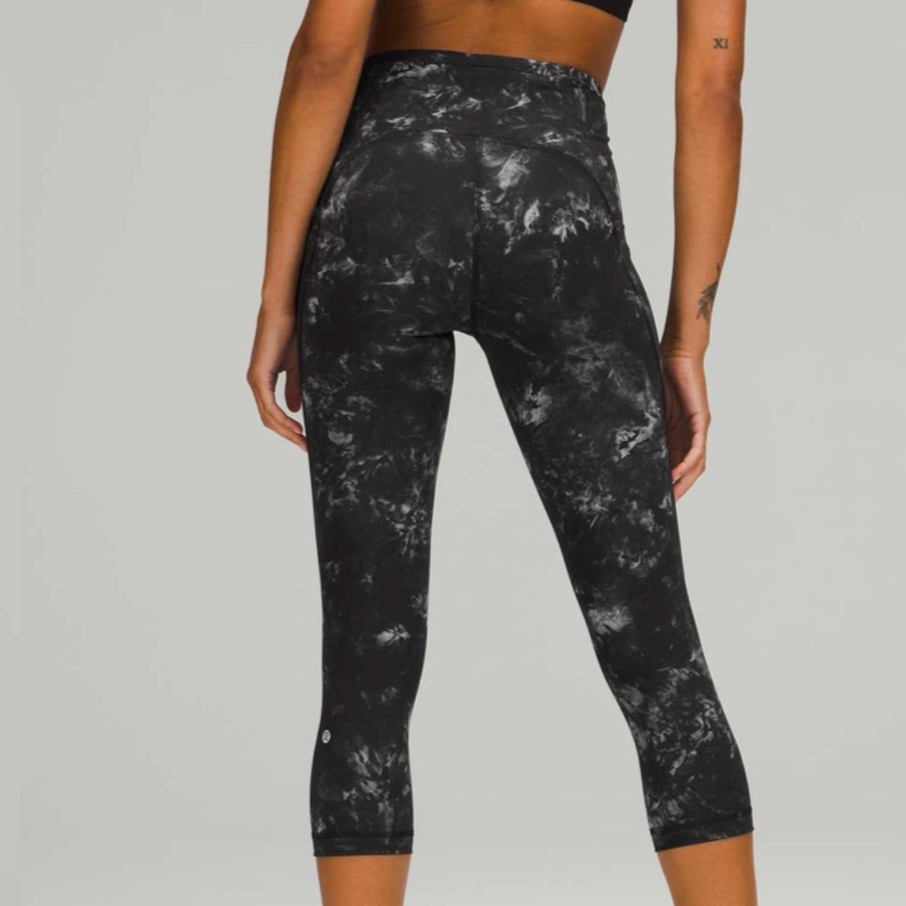 LULULEMON Swift Speed High Rise Crops 21” Size 4